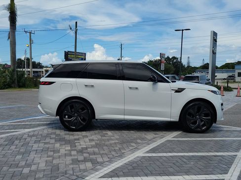 Used 2024 Land Rover Range Rover Sport Dynamic SE AWD/4WD image 6