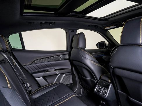 Certified 2024 Maserati Grecale Trofeo image 16