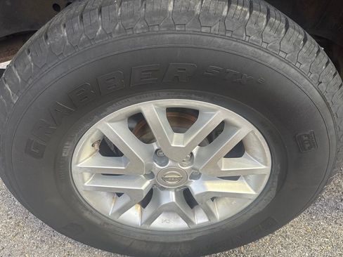 Used 2015 Nissan Frontier SV image 15