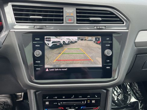 Used 2022 Volkswagen Tiguan SE R-Line image 27