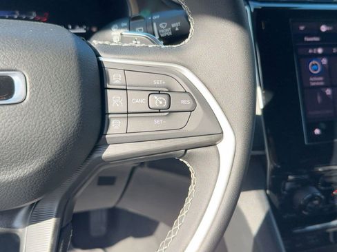 New 2025 Jeep Grand Cherokee L Laredo image 28