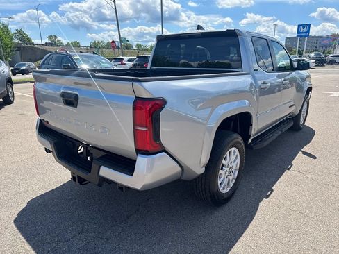 Used 2025 Toyota Tacoma SR5 AWD/4WD image 8