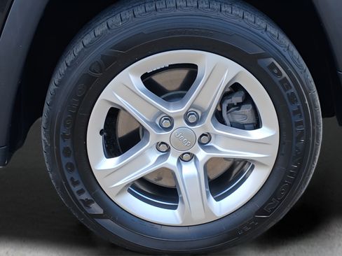 Used 2023 Jeep Compass Latitude AWD/4WD image 29