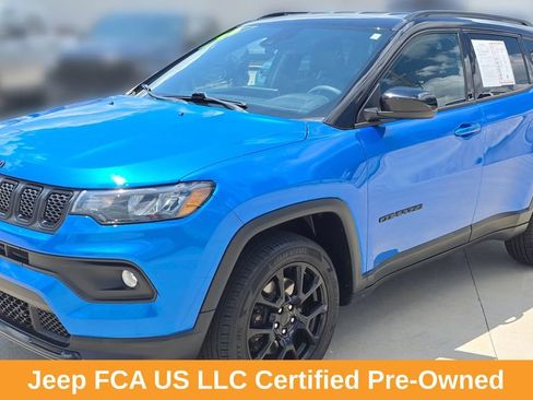 Certified 2023 Jeep Compass Latitude AWD/4WD image 1