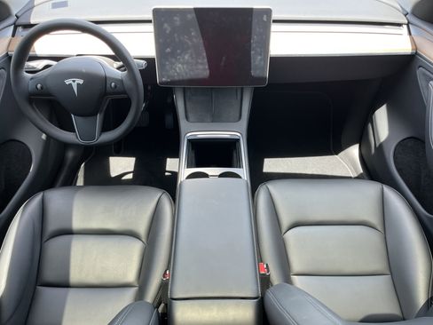 Used 2024 Tesla Model Y Long Range AWD/4WD image 3