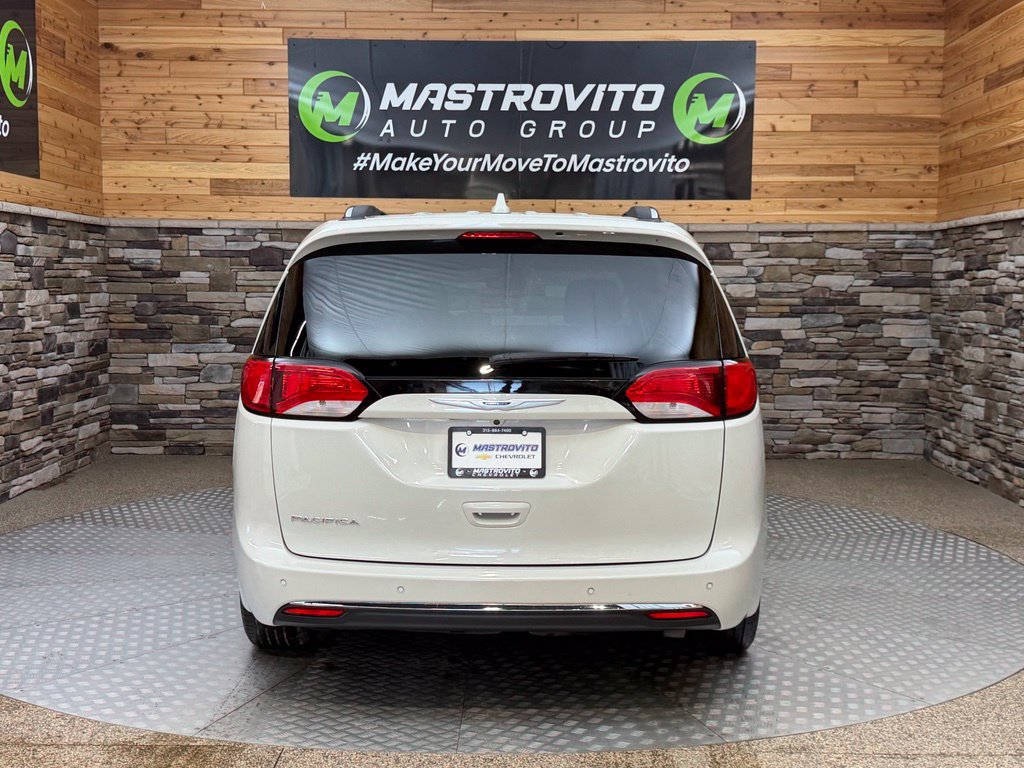 Used 2019 Chrysler Pacifica Touring-L w/ Advanced Safetytec Group FWD image 14