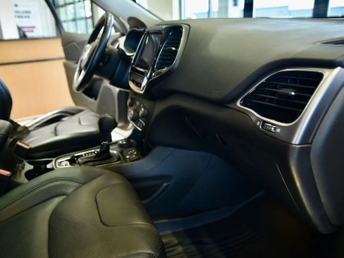 Used 2021 Jeep Cherokee Limited w/ Elite Package image 26