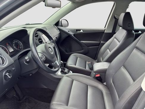 Used 2017 Volkswagen Tiguan S image 9