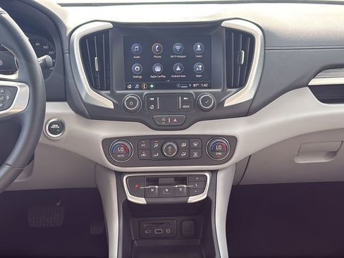 Used 2024 GMC Terrain SLT image 19