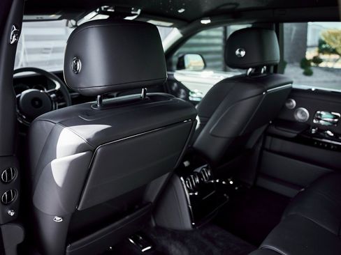 Used 2024 Rolls-Royce Phantom Sedan image 49