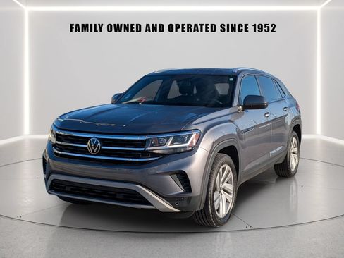 Used 2023 Volkswagen Atlas Cross Sport SE w/ Panoramic Sunroof Package FWD image 2