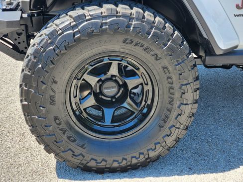 Used 2025 Jeep Wrangler Unlimited Rubicon AWD/4WD image 29