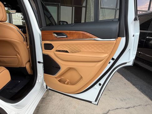 Used 2022 Jeep Grand Cherokee Summit AWD/4WD image 37