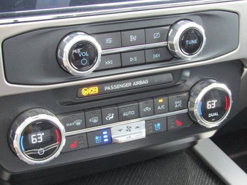 Used 2022 Ford F250 Platinum AWD/4WD image 25
