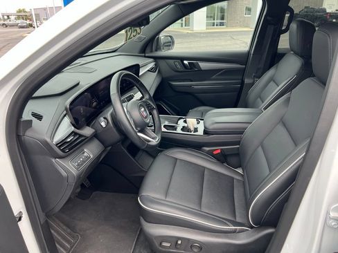 Used 2025 Buick Enclave Preferred FWD image 5