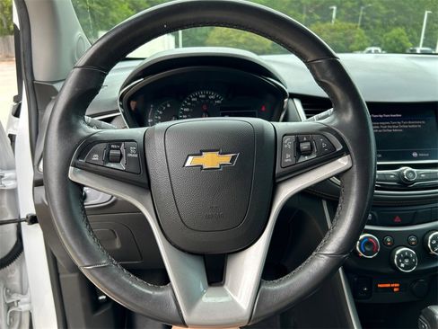 Used 2022 Chevrolet Trax LT w/ Redline Edition image 21