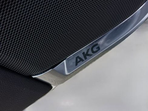 Used 2022 Cadillac Escalade Premium Luxury image 21