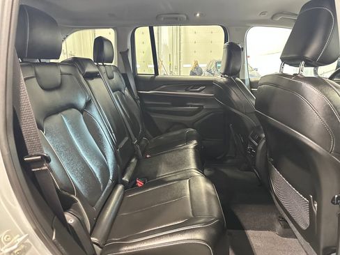 Used 2024 Jeep Grand Cherokee Limited AWD/4WD image 36