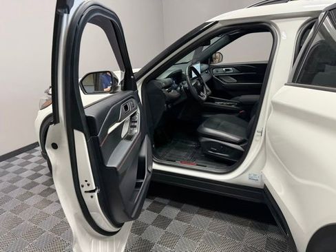 Used 2025 Ford Explorer ST AWD/4WD image 13