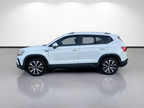 Used 2023 Volkswagen Taos SE w/ Panoramic Sunroof Package FWD image 6