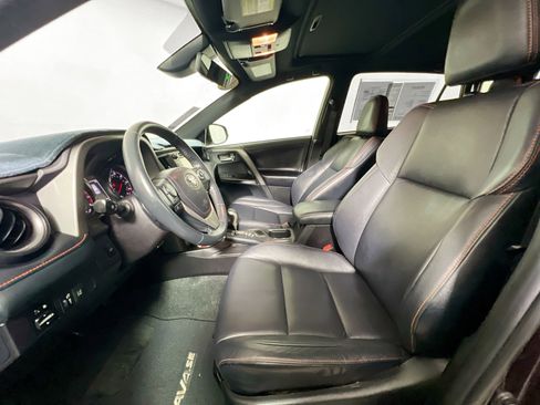 Used 2018 Toyota RAV4 SE w/ Power Extra Value Package image 14