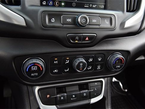 Used 2023 GMC Terrain SLE w/ Driver Convenience Package image 15