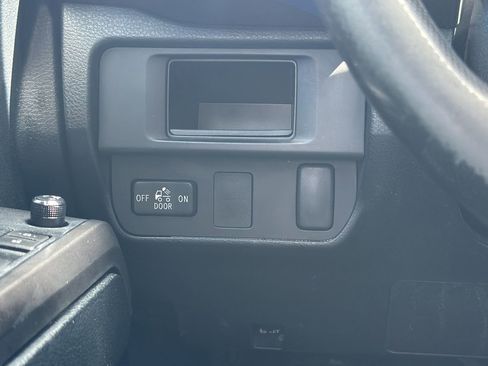 Used 2016 Toyota Tacoma SR5 w/ Towing Package RWD image 17