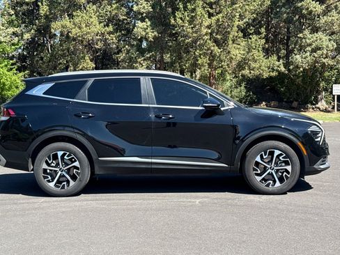 Used 2024 Kia Sportage EX AWD/4WD image 3