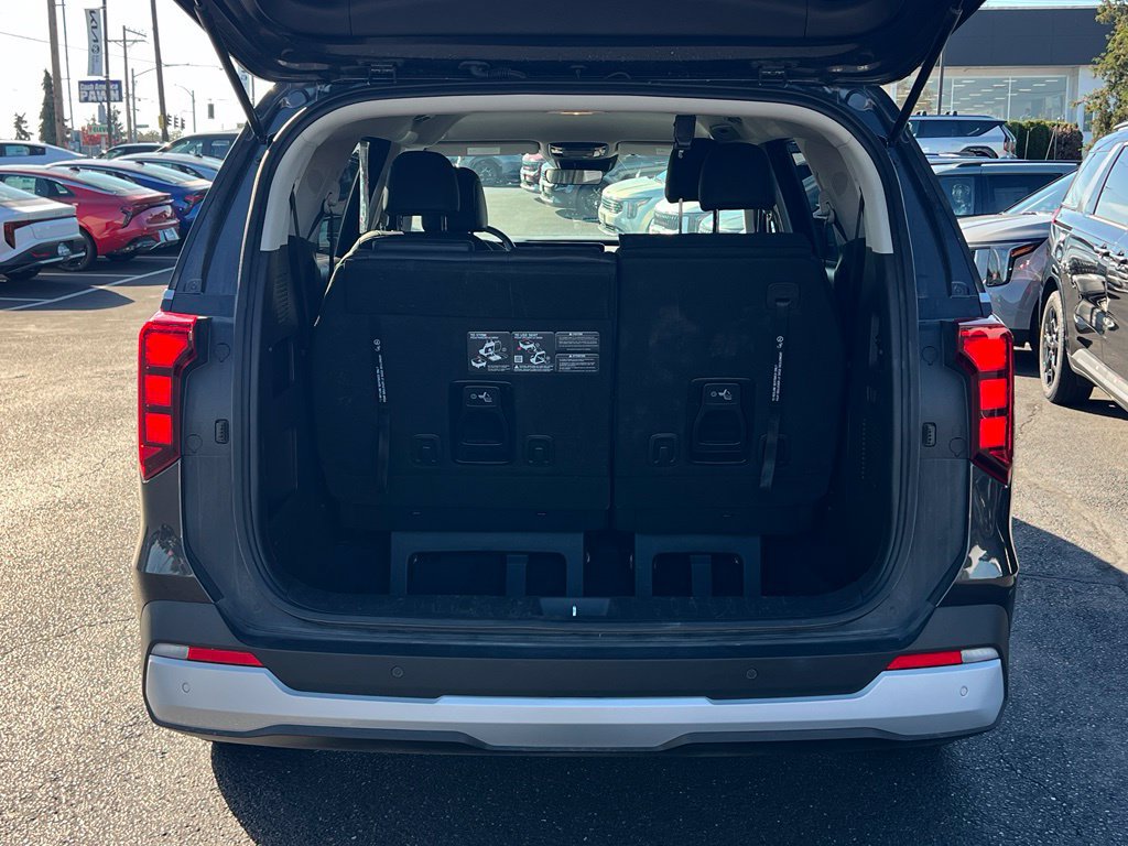 Certified 2026 Kia Carnival LXS FWD image 12