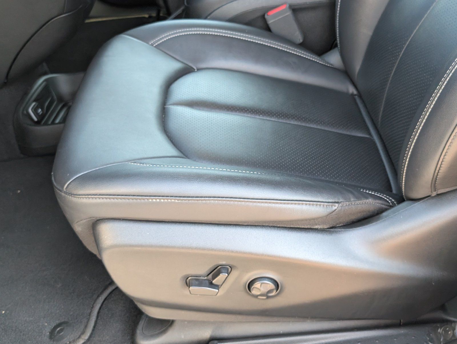 Used 2025 Chrysler Pacifica Select FWD image 11