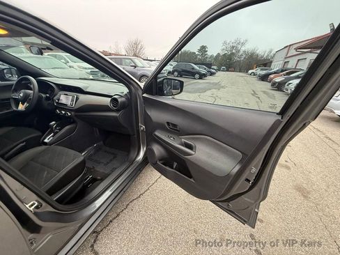 Used 2019 Nissan Kicks S image 10