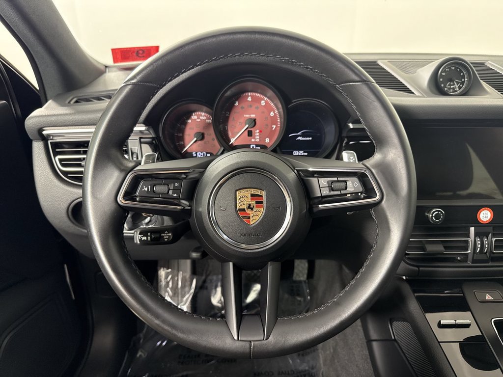 Certified 2023 Porsche Macan AWD/4WD image 36