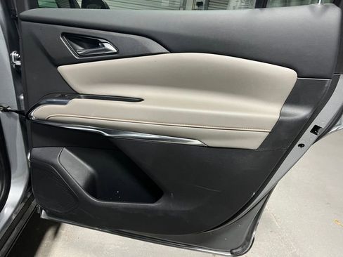 Used 2025 Chevrolet Traverse LT image 13