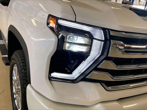 Used 2024 Chevrolet Silverado 2500 High Country w/ High Country Premium Package AWD/4WD image 25