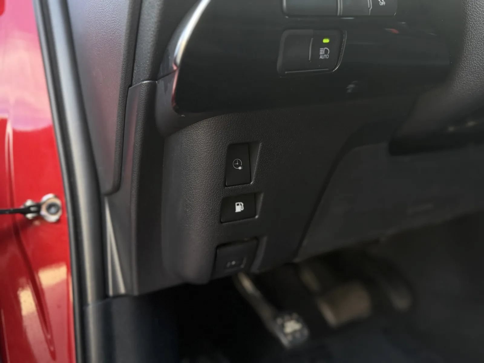 Used 2020 Toyota Prius Prime XLE FWD image 26