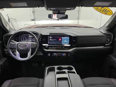 Used 2022 GMC Sierra 1500 Elevation image 2