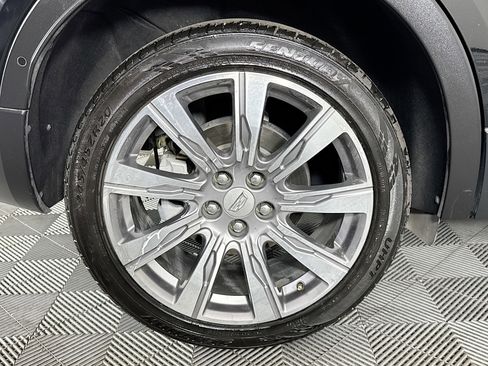 Used 2022 Cadillac XT4 Premium Luxury w/ Enhanced Visibility Package image 32