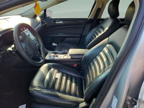 Used 2019 Ford Fusion SE FWD image 9