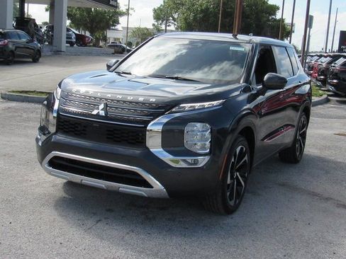 New 2025 Mitsubishi Outlander SE image 6