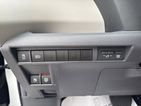 Used 2024 Toyota Sienna XLE image 21