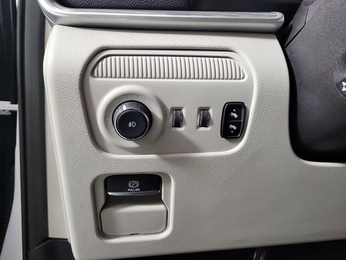 Used 2024 Jeep Wagoneer L Series III w/ Premium Group I AWD/4WD image 13