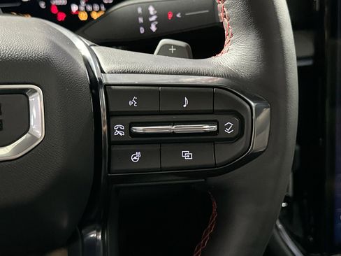 Used 2025 GMC Yukon AT4 Ultimate w/ LPO, Illumination Package image 19