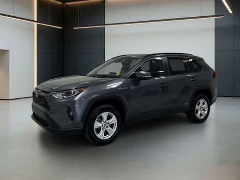 Used 2021 Toyota RAV4 XLE AWD/4WD image 1