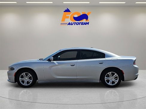 Used 2022 Dodge Charger SXT w/ Leather Interior Group image 2