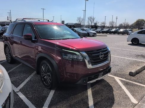 Used 2024 Nissan Pathfinder SL w/ SL Premium Package image 11