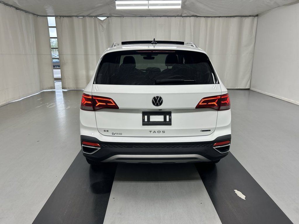 Certified 2024 Volkswagen Taos SE w/ Panoramic Sunroof Package AWD/4WD image 21
