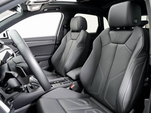 Used 2024 Audi Q3 2.0T Premium w/ Convenience Package image 5