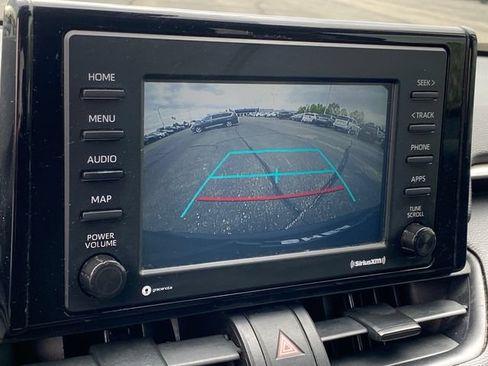 Used 2021 Toyota RAV4 LE FWD image 10