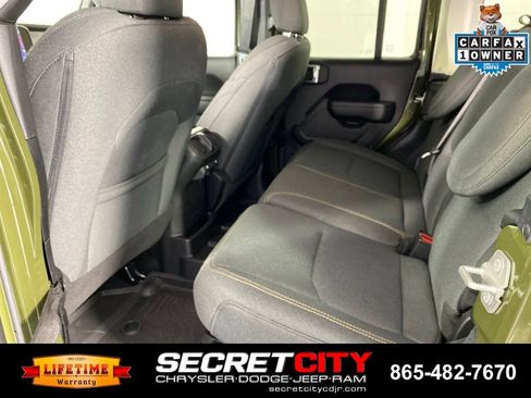 Used 2024 Jeep Wrangler Unlimited AWD/4WD image 29