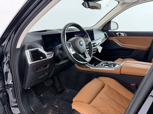 Used 2025 BMW X7 xDrive40i w/ Premium Package AWD/4WD image 4